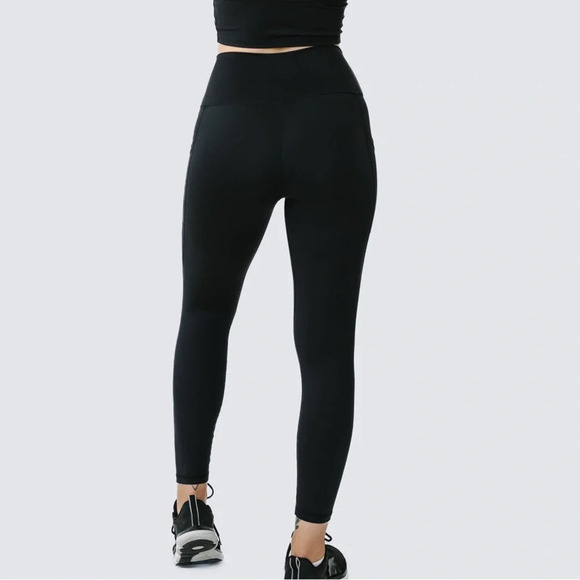 NWT Love & Fit SoftLuxe Stay Put Leggings & SoftLuxe Long Crop Top Set - Picture 3 of 13